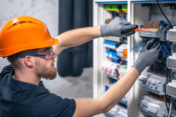 Best Affordable Emergency Electrician  in Valrico, FL
